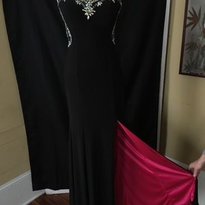 Beautiful, flattering long evening gown.